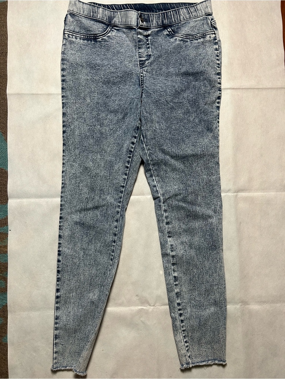 Hue acid wash raw hem skinny jeggings size large
